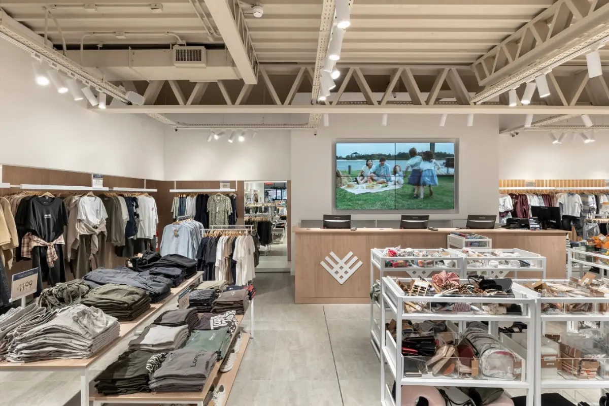 BAS Retail Store - Modern checkout counter area with digital signage and wood finishes - Contract Workplaces.webp